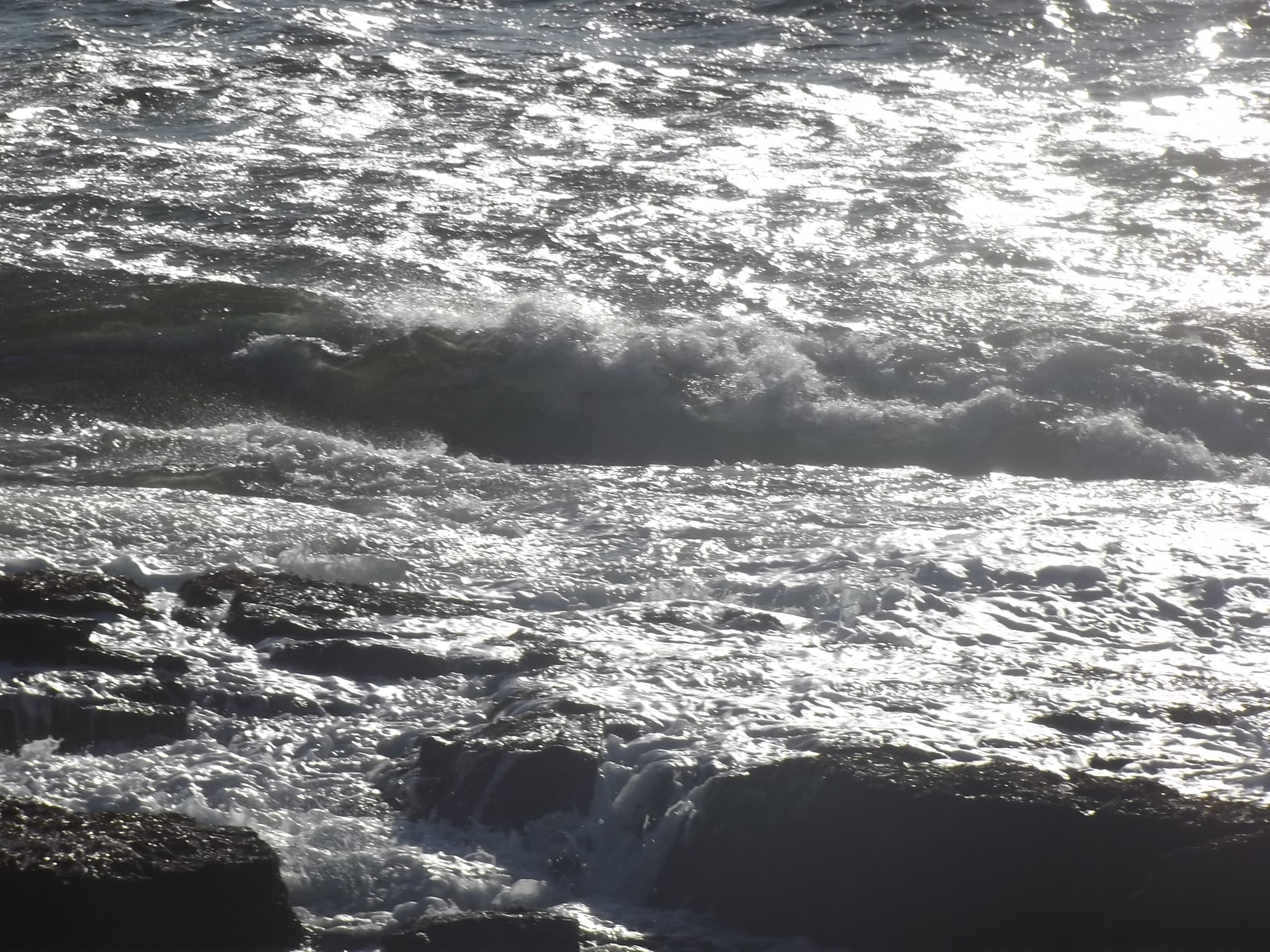 Καιρός: Ζέστη με πολύ αέρα σήμερα