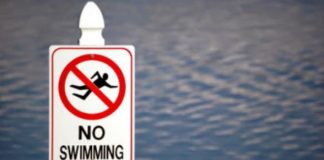 Σε αυτές τις παραλίες της Αττικής απαγορεύεται το κολύμπι