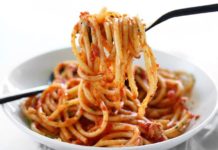 Η γυναίκες «μακαρονούδες» έχουν πιο γρήγορα εμμηνόπαυση