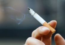 1 στους 3 Έλληνες καπνίζει καθημερινά