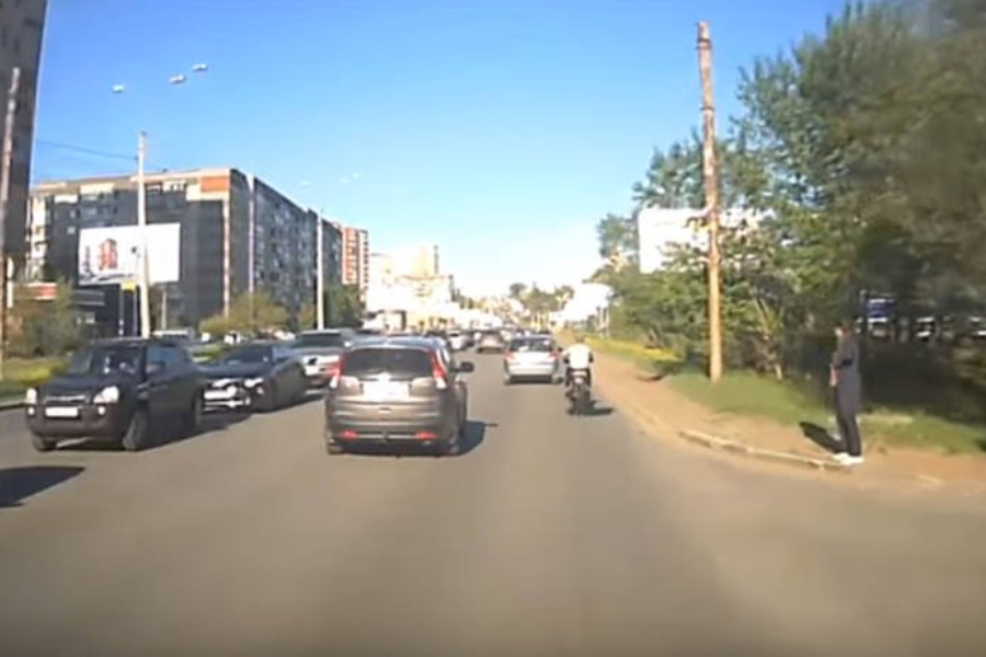 Ήθελε να αποφύγει την κίνηση αλλά... - Δείτε το βίντεο