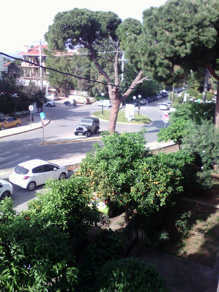 To επικό παρκάρισμα της Πρωτομαγιάς