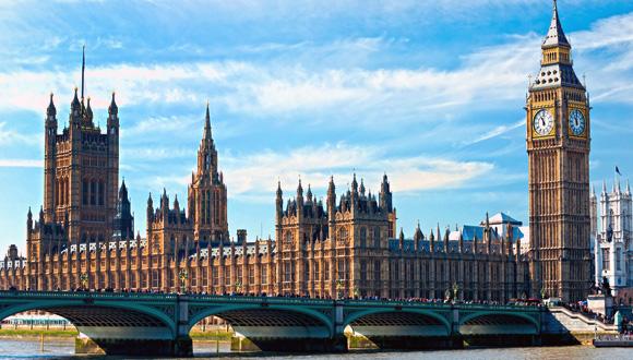 Περισσότεροι από 10.000 Έλληνες φοιτούν στη Μεγάλη Βρετανία