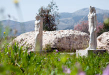 Εισέβαλαν στο ιερό Μπρεξίζας στον Μαραθώνα & προκάλεσαν ζημιές