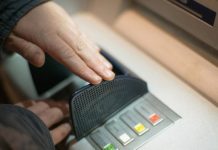 Guardian: Θέμα ψυχολογίας η χαλάρωση των Capital Controls