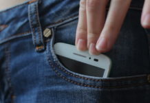 Μην βάζετε το κινητό στην τσέπη σας! - Δείτε τι μπορεί να πάθετε