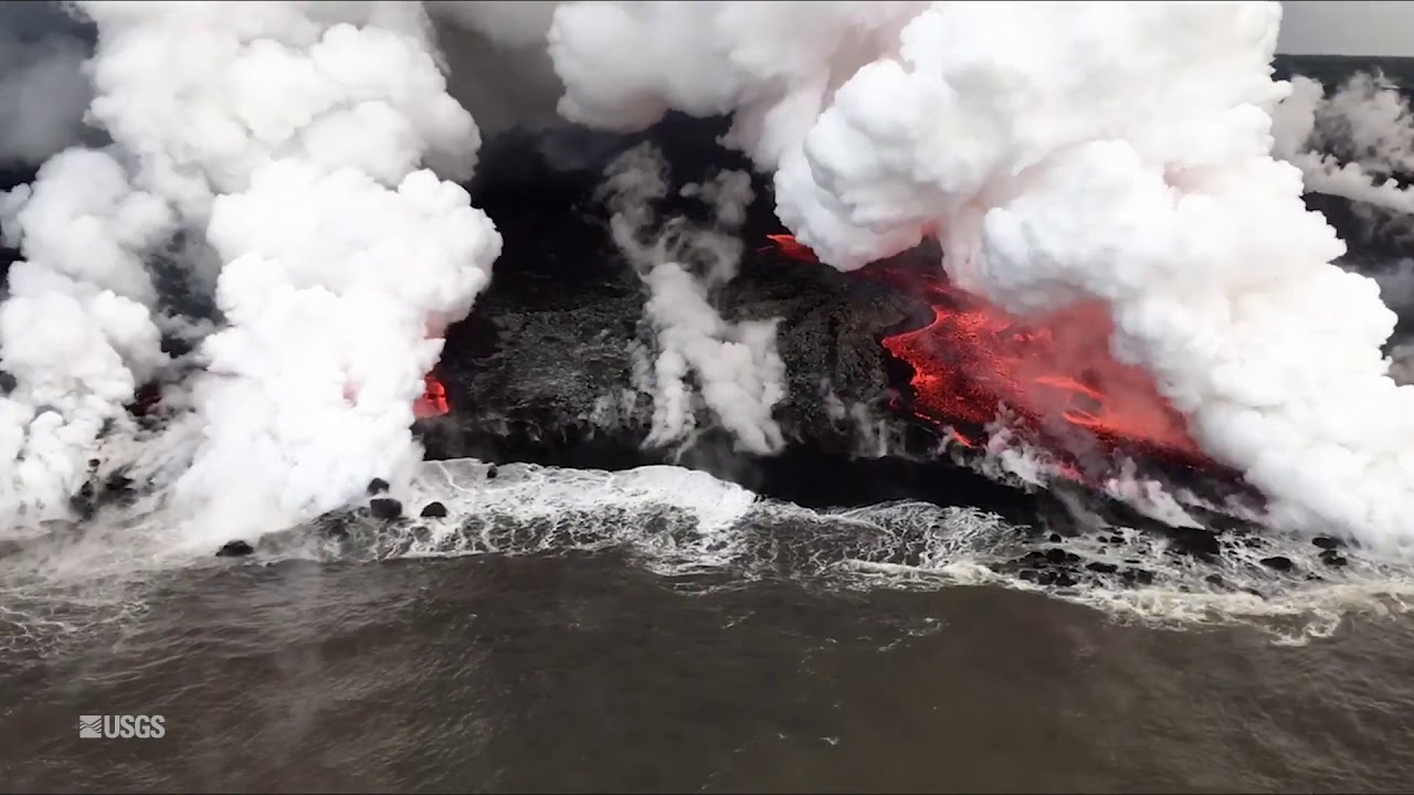 Χαβάη: Δείτε τις εντυπωσιακές εικόνες της λάβας στην ακτή