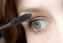 Δες τι μπορείς να πάθει αν δεν ξεβάφεις κάθε βράδυ τη μάσκαρα