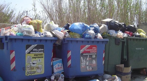 Να γιατί ξεχειλίσαμε σκουπίδια στον Μαραθώνα! | Marathon Press