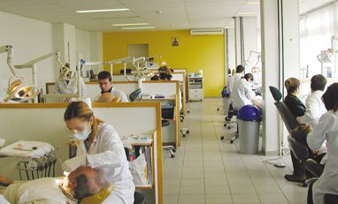 Οδοντιατρική΄Σχολή Αθηνών: Ανάμεσα στις 100 καλύτερες σχολές