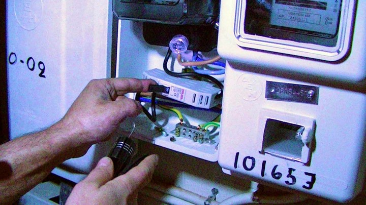 Εξαρθρώθηκε κύκλωμα για ρευματοκλοπές σε οκτώ νομούς