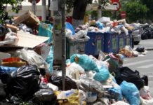 Πλημμύρισε από σκουπίδια η Αττική - 2.500 τόνοι σκουπιδιών στους δρόμους καθημερινά