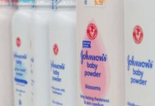 Jοhnson & Johnson: Αποζημίωση σε 22 γυναίκες για ταλκ που τους προκάλεσε καρκίνο