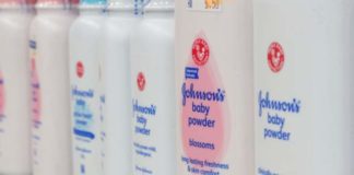 Jοhnson & Johnson: Αποζημίωση σε 22 γυναίκες για ταλκ που τους προκάλεσε καρκίνο