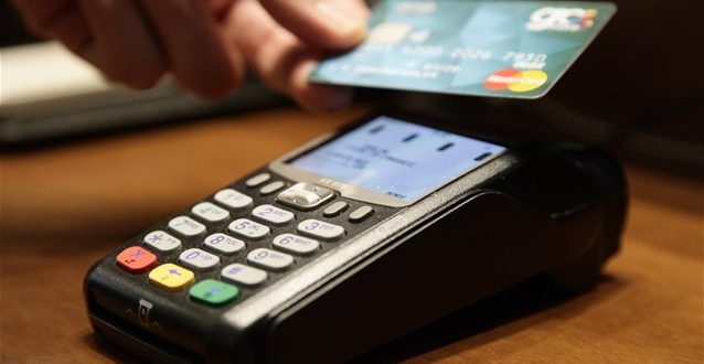Αυξημένες οι συναλλαγές με πλαστικό χρήμα - Να μειωθούν οι τραπεζικές προμήθειες