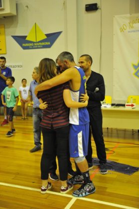 &Sigma;&upsilon;&gamma;&kappa;&iota;&nu;&eta;&tau;&iota;&kappa;ό&sigmaf; &omicron; &phi;&iota;&lambda;&alpha;&nu;&theta;&rho;&omega;&pi;&iota;&kappa;ό&sigmaf; &alpha;&gamma;ώ&nu;&alpha;&sigmaf; &mu;&pi;ά&sigma;&kappa;&epsilon;&tau; &gamma;&iota;&alpha; &tau;&eta; &sigma;&tau;ή&rho;&iota;&xi;&eta; &tau;&omega;&nu; &pi;&upsilon;&rho;&omicron;&pi;&lambda;ή&kappa;&tau;&omega;&nu;