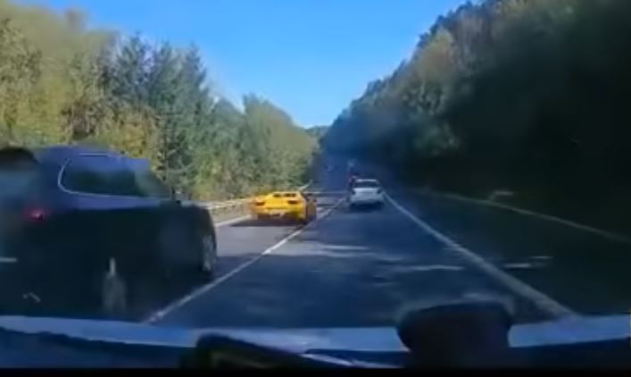 Κόντρες υπερπολυτελών αυτοκινήτων στη Σλοβακία προκαλούν θανατηφόρο δυστύχημα