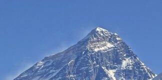 Έγραψε ιστορία: Ο 51χρονος που ανέβηκε για 25η φορά στην κορυφή του Έβερεστ