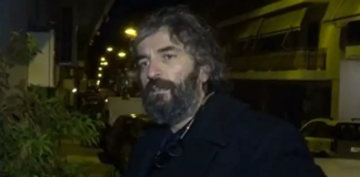 Δημοσιογράφος περίμενε για ώρες έξω από το σπίτι του Σερβετάλη κι εκείνος την κέρασε μανταρίνι (vid)
