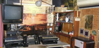 Ο θρυλικός πειρατικός σταθμός που εξέπεμπε κάθε μέρα από άλλη περιοχή έκανε πλάκα στην αστυνομία