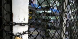 «Ήρθε η ώρα για αλλαγή» – Γνωστό μαγαζί στη Νέα Μάκρη κατέβασε ρολά
