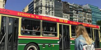 Αργεντινός βούτηξε λεωφορείο γεμάτο κόσμο για να προλάβει τον ημιτελικό του Μουντιάλ