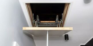 Γυναίκα ανακάλυψε ότι πρώην σύντροφός της ζούσε στη σοφίτα της 12 χρόνια μετά τον χωρισμό τους