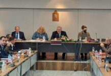 Μανταλάκια: Το τάκα τούκα στο πληκτρολόγιο και η αντιπολίτευση που δεν γίνεται… εξ αποστάσεως