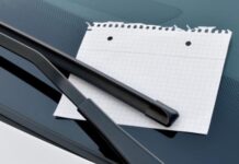 Τι έγραφε το σημείωμα που άφησε αστυνομικός σε αυτοκίνητο κι έγινε viral