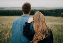 Οι ψυχολόγοι συμφωνούν: Αυτή η συνήθεια «δείχνει» χωρισμό περισσότερο από κάθε άλλη