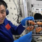 Κινέζοι αστροναύτες ντερλίκωσαν μπριζόλες στο πρώτο μπάρμπεκιου που έγινε στο Διάστημα (vid)