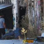 Θρίλερ με το πτώμα που βρέθηκε στην Κυψέλη: Είναι μικρόσωμη, με τα μαλλιά πιασμένα σε κότσο