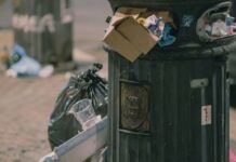 Από την απόγνωση, στη λύτρωση: Πέταξε στα σκουπίδια δελτίο Λόττο αξίας 1 εκατ. ευρώ