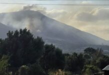 Μεγάλη φωτιά στον Κουβαρά στο όρος Μερέντα – Ήχησε το 112 για εκκένωση