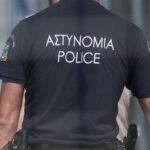 Αρχιφύλακας που βιντεοσκοπούσε κρυφά γυναίκες στην τουαλέτα Τμήματος ισχυρίστηκε ότι είχε… ξεχάσει το κινητό του
