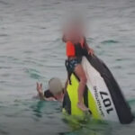 Πατέρας και οι δύο ανήλικοι γιοι του έμειναν όλη νύχτα στη θάλασσα αβοήθητοι μετά από ανατροπή τζετ σκι