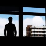 Γιατί μερικές φορές αισθανόμαστε ότι κάποιος μας κοιτάζει;