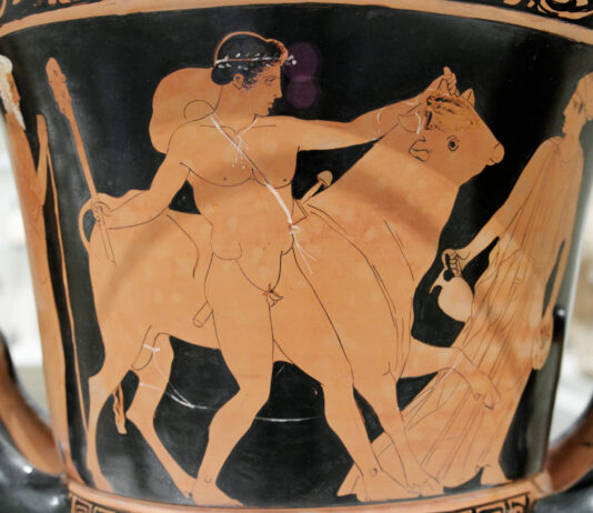 Ο Θησέας και ο Ταύρος του Μαραθώνα σε αρχαίο ερυθρόμορφο αγγείο