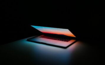 Laptop και online αγορές