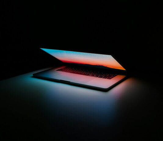 Laptop και online αγορές