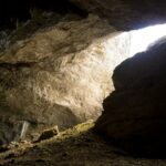Εσωτερικό βραχώδους σπηλαίου