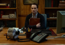 Ο Matthew Rhys ως Tom Loftis στο Widow’s Bay