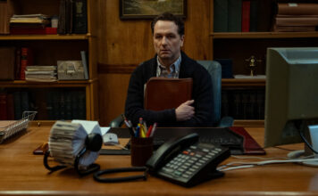 Ο Matthew Rhys ως Tom Loftis στο Widow’s Bay