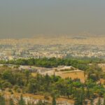 Το νέφος μπορεί να βλάπτει και τα μάτια μας – Τι δείχνουν νέες έρευνες για καταρράκτη και γλαύκωμα Ατμοσφαιρική ρύπανση πάνω από την Αθήνα, σε πραγματική φωτογραφία από την Ακρόπολη το 2008