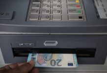 28η Οκτωβρίου: Πότε κλείνουν οι τράπεζες και τι γίνεται με μεταφορές χρημάτων και ATM Αυτόματο μηχάνημα ανάληψης μετρητών ATM τραπεζικού καταστήματος