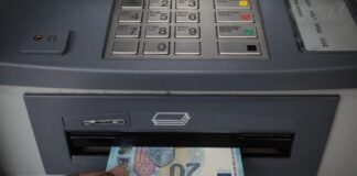 Αυτόματο μηχάνημα ανάληψης μετρητών ATM τραπεζικού καταστήματος