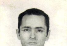 Ο Τσαρλς Μάνσον σε φωτογραφία των σωφρονιστικών αρχών της Καλιφόρνιας το 1971