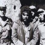 Ο Τσε Γκεβάρα μετά τη σύλληψή του στη Βολιβία το 1967