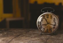 Ρολόι σε ενδεικτική φωτογραφία για τη μετάβαση στη χειμερινή ώρα