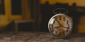 Ρολόι σε ενδεικτική φωτογραφία για τη μετάβαση στη χειμερινή ώρα